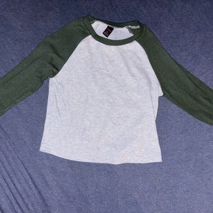 Long sleeve crop top! $4